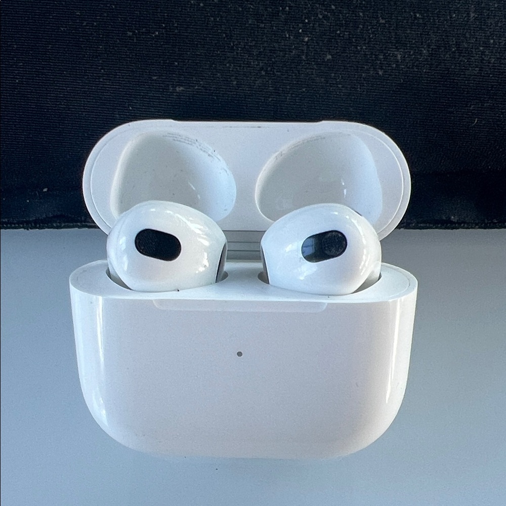 Apple AirPods (3rd Generation)